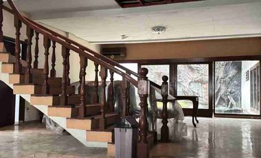 Di sewakan rumah besar dengan harga yang tidak besar di jakarta selatan