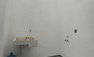 Renta de casa Cañadas Bosque, Morelia, incluye mantenimiento y agua