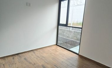 Renta de casa Cañadas Bosque, Morelia, incluye mantenimiento y agua