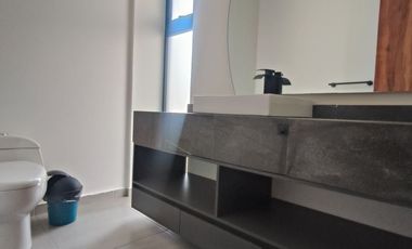 Renta de casa Cañadas Bosque, Morelia, incluye mantenimiento y agua