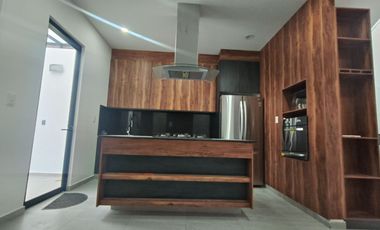 Renta de casa Cañadas Bosque, Morelia, incluye mantenimiento y agua