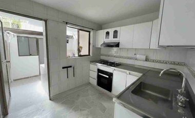 VENDO HERMOSA CASA AMPLIA