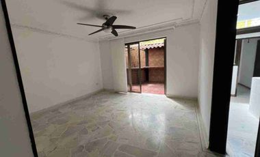 VENDO HERMOSA CASA AMPLIA