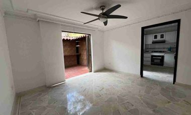 VENDO HERMOSA CASA AMPLIA