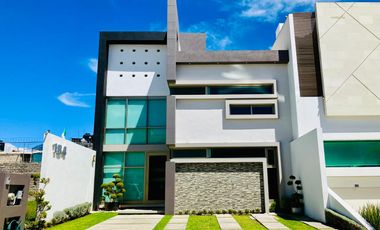 Casa de lujo amueblada 3 recámaras + estudio en Zona Plateada Pachuca