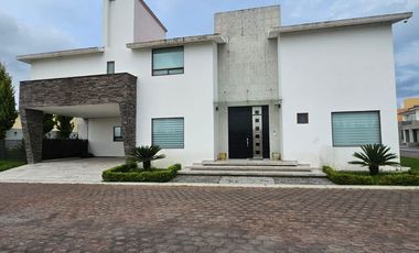 Renta de casa amueblada en Calimaya