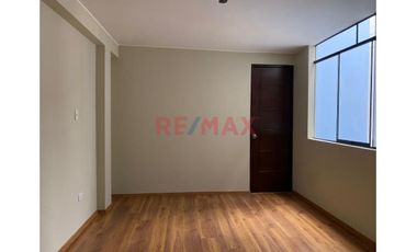 Se Vende Amplio Departamento - Ate