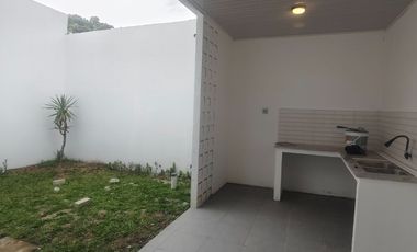 Rumah Cluster mewah 2 lantai,  murah, siap huni, 1 menit ke rumah sakit awal bros hangtuah