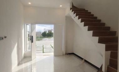 Rumah Cluster mewah 2 lantai,  murah, siap huni, 1 menit ke rumah sakit awal bros hangtuah