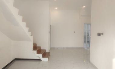 Rumah Cluster mewah 2 lantai,  murah, siap huni, 1 menit ke rumah sakit awal bros hangtuah