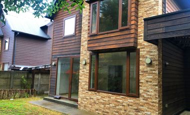 Se vende casa en condominio en Isla teja