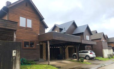 Se vende casa en condominio en Isla teja