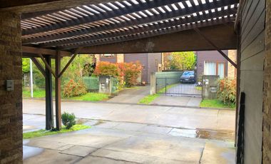 Se vende casa en condominio en Isla teja