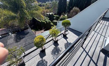 Residencia Impecable en Venta – Espacios Amplios, Gran Jardín, Terrazas y Acabados de Lujo