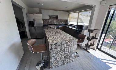 Residencia Impecable en Venta – Espacios Amplios, Gran Jardín, Terrazas y Acabados de Lujo