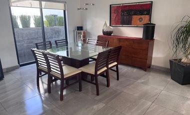 Residencia Impecable en Venta – Espacios Amplios, Gran Jardín, Terrazas y Acabados de Lujo