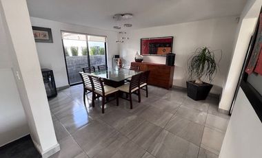 Residencia Impecable en Venta – Espacios Amplios, Gran Jardín, Terrazas y Acabados de Lujo