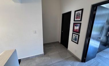 Residencia Impecable en Venta – Espacios Amplios, Gran Jardín, Terrazas y Acabados de Lujo