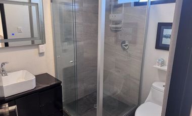 Residencia Impecable en Venta – Espacios Amplios, Gran Jardín, Terrazas y Acabados de Lujo