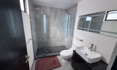 Residencia Impecable en Venta – Espacios Amplios, Gran Jardín, Terrazas y Acabados de Lujo