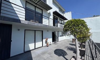 Residencia Impecable en Venta – Espacios Amplios, Gran Jardín, Terrazas y Acabados de Lujo