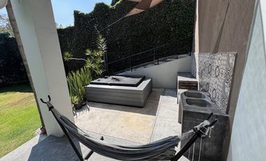 Residencia Impecable en Venta – Espacios Amplios, Gran Jardín, Terrazas y Acabados de Lujo