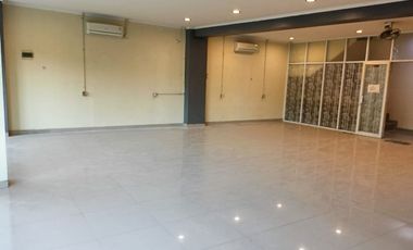 Disewakan Ruko Gandeng 3,5 Lantai Granit di Daan Mogot Baru Jakarta Barat