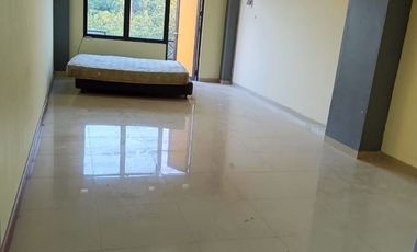 Disewakan Ruko Gandeng 3,5 Lantai Granit di Daan Mogot Baru Jakarta Barat