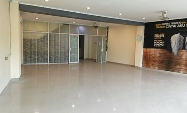 Disewakan Ruko Gandeng 3,5 Lantai Granit di Daan Mogot Baru Jakarta Barat