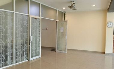 Disewakan Ruko Gandeng 3,5 Lantai Granit di Daan Mogot Baru Jakarta Barat
