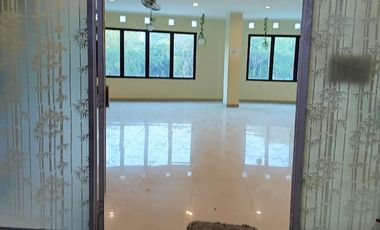 Disewakan Ruko Gandeng 3,5 Lantai Granit di Daan Mogot Baru Jakarta Barat