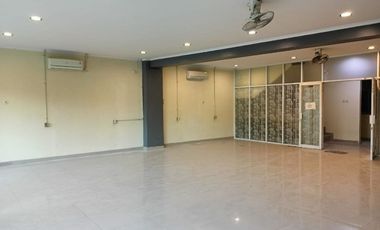 Disewakan Ruko Gandeng 3,5 Lantai Granit di Daan Mogot Baru Jakarta Barat