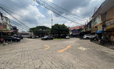 Disewakan Ruko Kemang Pratama, 2 Lantai, Luas 200m2, Parkir Luas, Lokasi Strategis, Keamanan 24 Jam, 2km Menuju Pakuwon Mall Bekasi, Kota Bekasi