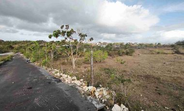 tanah 73,50 are nett 275 juta per are  di GWK Ungasan