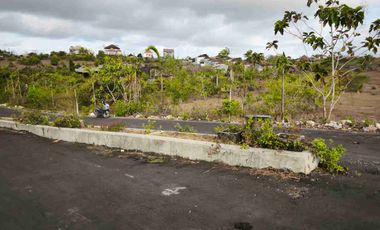 tanah 73,50 are nett 275 juta per are  di GWK Ungasan