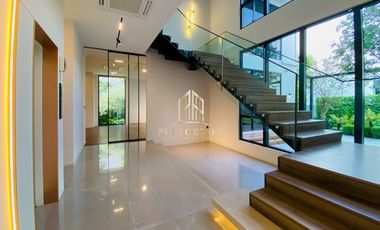 VIVE New Krungthep Kreetha Luxury 3-Storey Modern Home with Exclusive Privacy