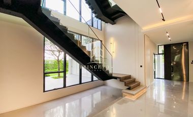 VIVE New Krungthep Kreetha Luxury 3-Storey Modern Home with Exclusive Privacy
