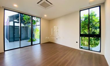 VIVE New Krungthep Kreetha Luxury 3-Storey Modern Home with Exclusive Privacy