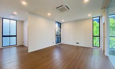 VIVE New Krungthep Kreetha Luxury 3-Storey Modern Home with Exclusive Privacy
