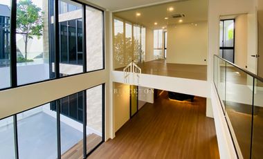 VIVE New Krungthep Kreetha Luxury 3-Storey Modern Home with Exclusive Privacy