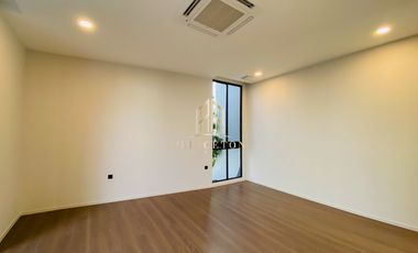 VIVE New Krungthep Kreetha Luxury 3-Storey Modern Home with Exclusive Privacy