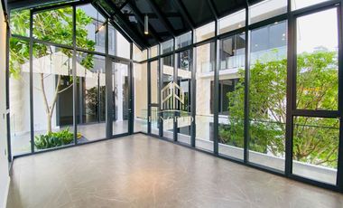 VIVE New Krungthep Kreetha Luxury 3-Storey Modern Home with Exclusive Privacy