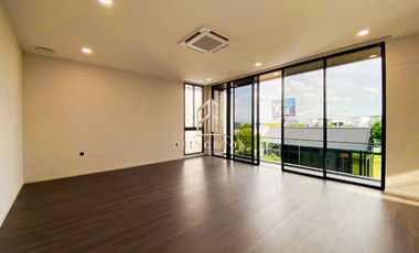 VIVE New Krungthep Kreetha Luxury 3-Storey Modern Home with Exclusive Privacy