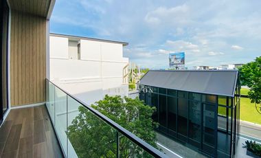VIVE New Krungthep Kreetha Luxury 3-Storey Modern Home with Exclusive Privacy