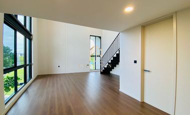 VIVE New Krungthep Kreetha Luxury 3-Storey Modern Home with Exclusive Privacy