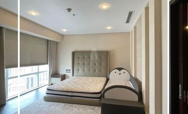 4BR Condo Unit For Sale in Raffles Residences Makati City