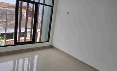 Dijual Murah Rumah Baru 2Lantai dekat dengan Grand Galaxy Bekasi