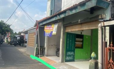 Dijual kost 8 pintu Jln. Santan, Maguwoharjo, Sleman