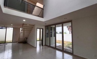 CASA EN RENTA EN CAÑADAS DEL LAGO, 3 RECS.3.5 BAÑOS, JARDIN,