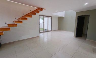 CASA EN RENTA EN CAÑADAS DEL LAGO, 3 RECS.3.5 BAÑOS, JARDIN,